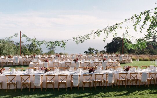 10 TIPS ON HOW TO BUY WHOLESALE SUITABLE TABLES AND CHAIRS FOR WEDDING